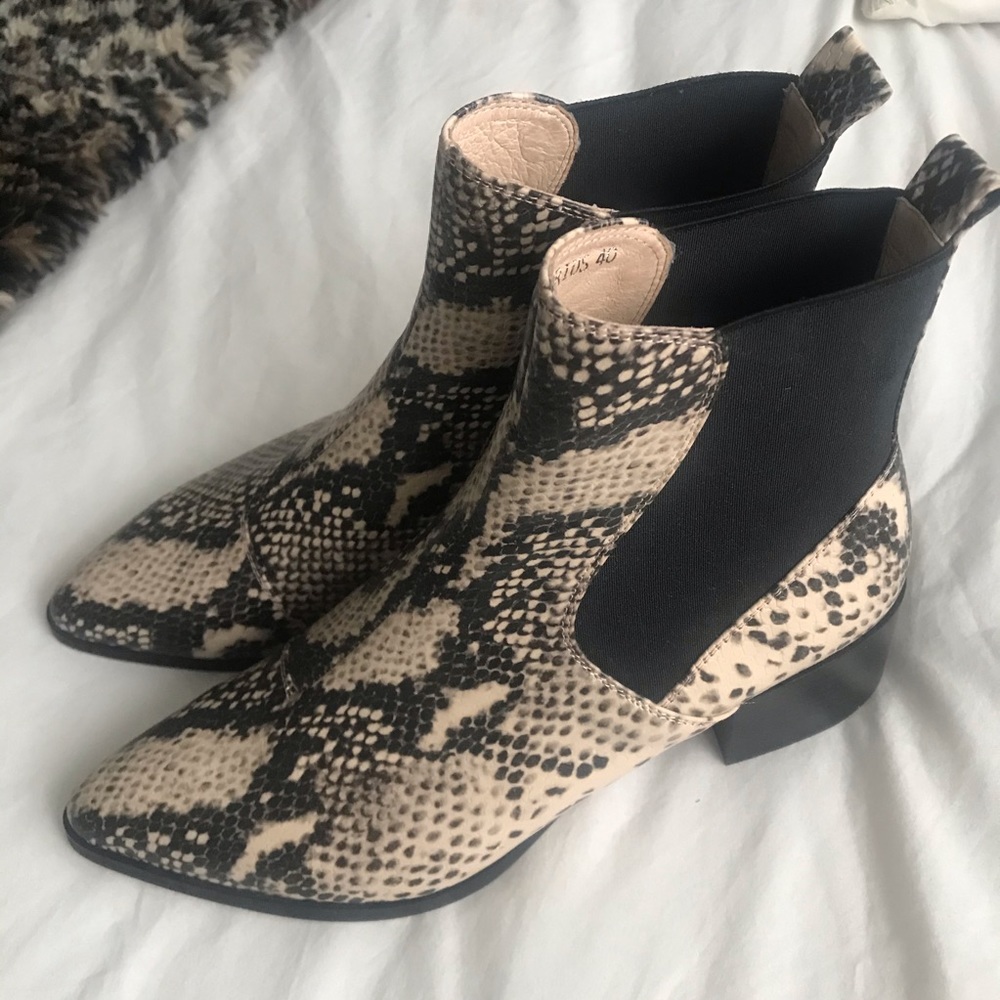 Silent D booties